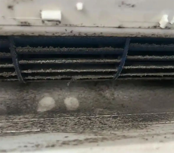 华亭空调吹的风有股烧焦味是怎么回事